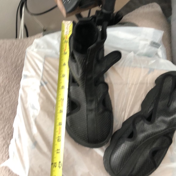 Black Slide On Shoe. No Additional markings telling me a name?? - Picture 7 of 7